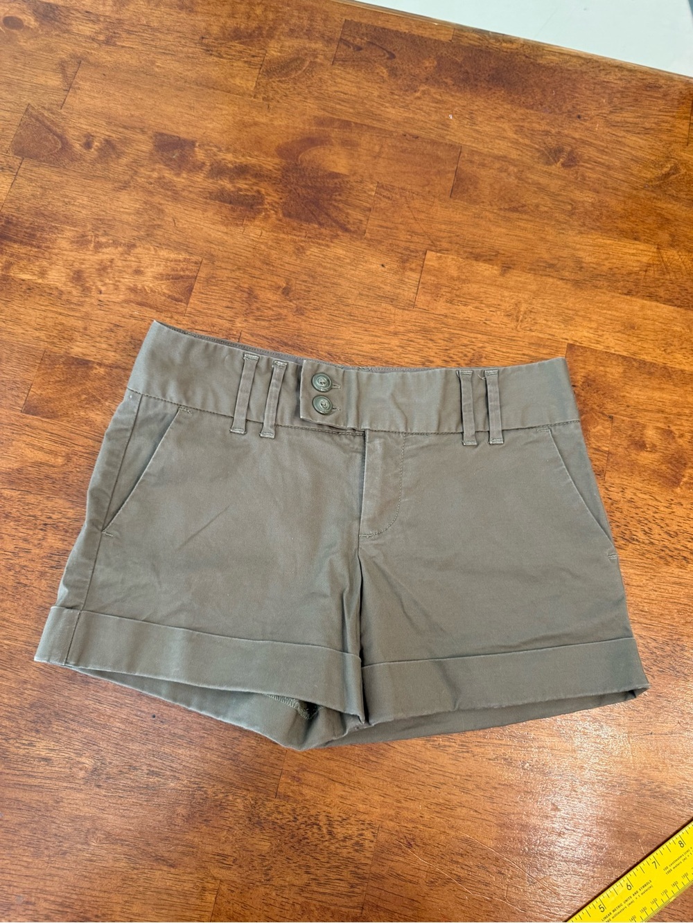 Old Navy Women's Low Waist Stretch Cuffed Chino Shorts Olive Green Size 0